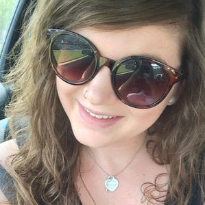 Meet your Posher, Carley